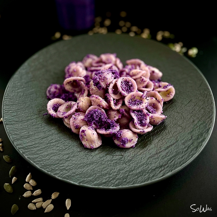 Pasta mit Rotkohl Pesto